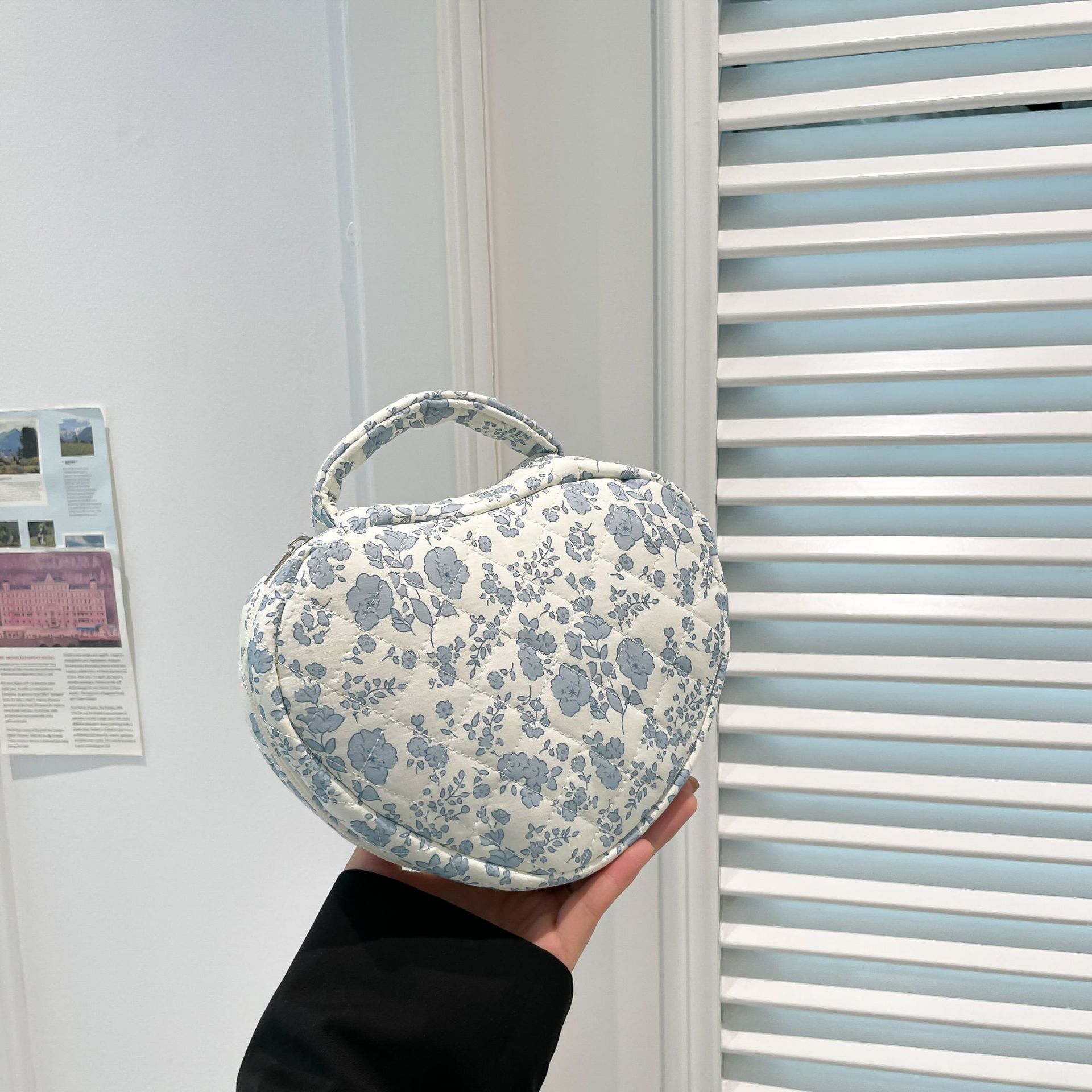 132g Weight Polyester Cotton Lining Material Sewing Thread Fashion Element Zipper Closure Type Top Handle Strap Type Cosmetic Bag Bags Type Holiday, Daily Occasion Quilted Cotton Material Plaid, Flower Pattern All Seasons Season Women's Gender Classic Style Style Heart-shaped Shape Medium Size Classic Style Plaid Flower Quilted Cotton Sewing Thread Heart-shaped Makeup Bags 3