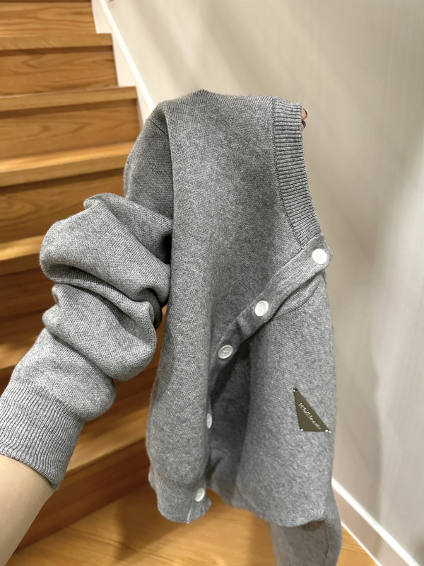 小众灰色内搭针织衫毛衣女秋季设计感慵懒风长袖上衣短款开衫外套|undefined