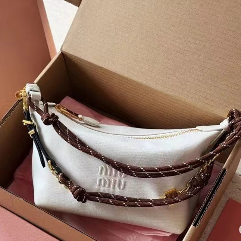 Miu Miao 2025 New Contrast Color Surf Rope Canvas Casual Underarm Lunch Box Bag Fashionable One-Shoulder Crossbody Women's Bag Trendy Miu Miao 2025 New Contrast Color Surf Rope Canvas Casual Underarm Lunch Box Bag Fashionable One-Shoulder Crossbody Women's Bag Trendy