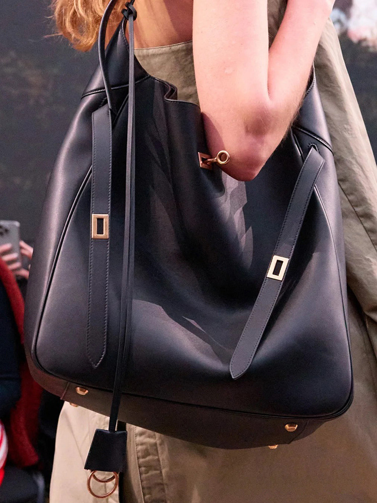 Instagram beliebte lässige vielseitige Gürtelschnalle Einzel-Schulter-Handtasche Achselhöhle Eimer Tasche 2024 Herbst / Winter neue Artikel_voghion.com