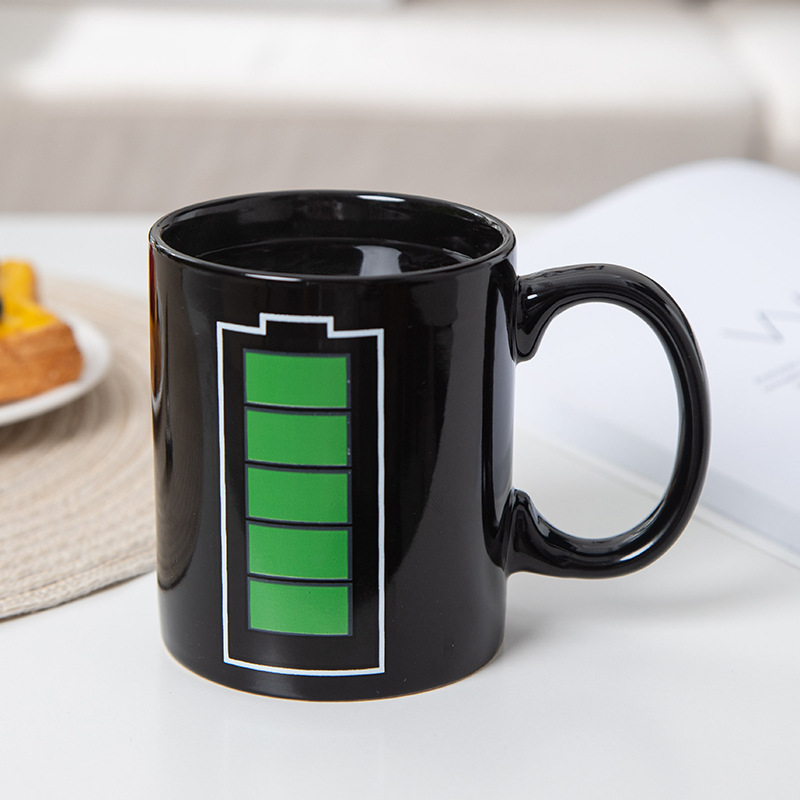 Fabricantes al por mayor de tazas de batería cambiantes de color tazas de marca de cambio de calor tazas de regalo de cerámica creativas tazas publicitarias tazas de sublimación en línea tazas