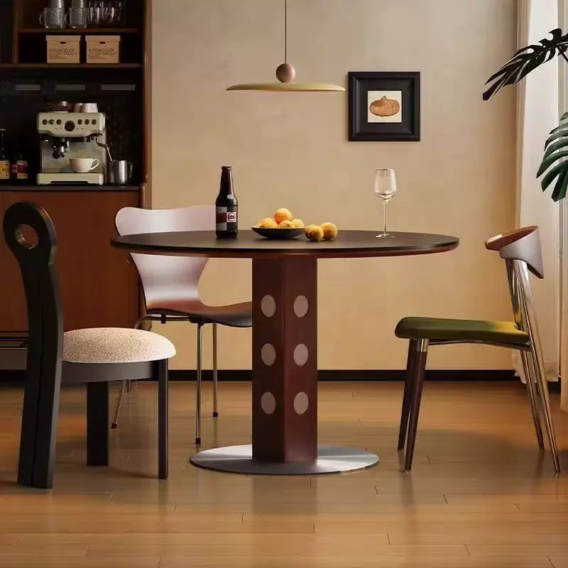 北欧风伯格圆桌复古金属腿小户型饭桌北欧包豪斯实木家用岩板餐桌