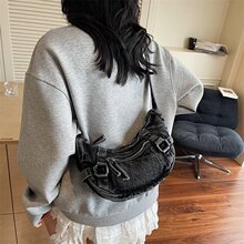 斜挎包女包2025新款饺子包女大容量包包女通勤单肩运动百搭饺包女