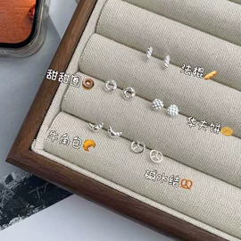 项链;耳钉;戒指