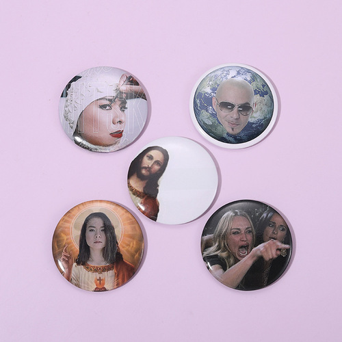 Cross-border best-selling cartoon round fun quirky avatar English letter cute kitten alloy metal badge