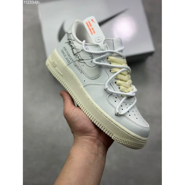 Champagne color