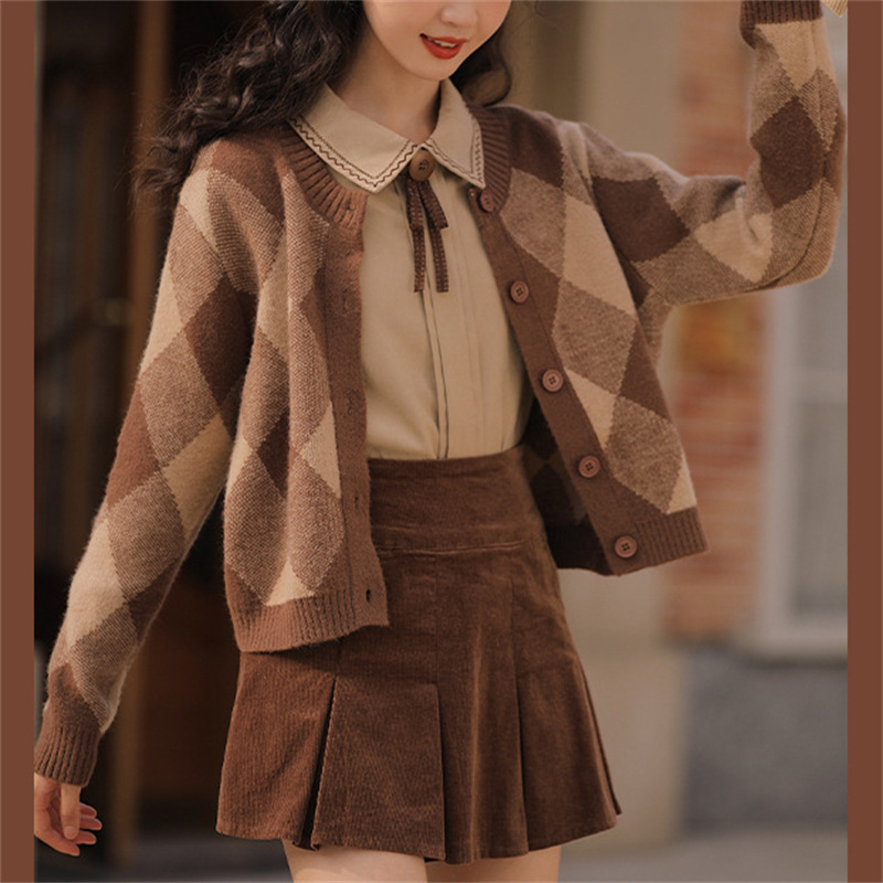 Demi-season retro cute cardigan with diamond pattern