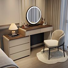 ���Ҍ�ľ��y̨����һ�w�F�����s���y̨�����_������ɫ���y��