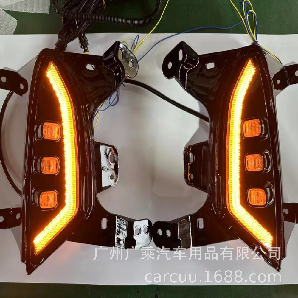 Aplicable a 21 - 23 Chevrolet Explorer lámpara diurna LED de niebla de dirección amarilla corriente modelo de caballo de carreras