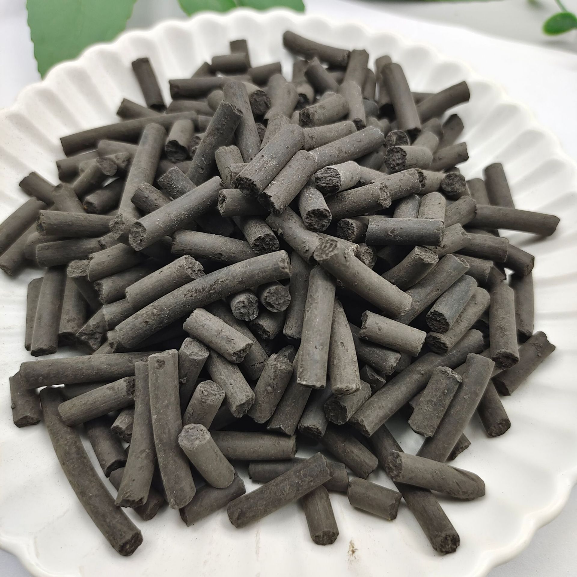 煤质柱状活性炭 鱼缸净水过滤碳 水族馆用净化水质活性炭1-3厘米