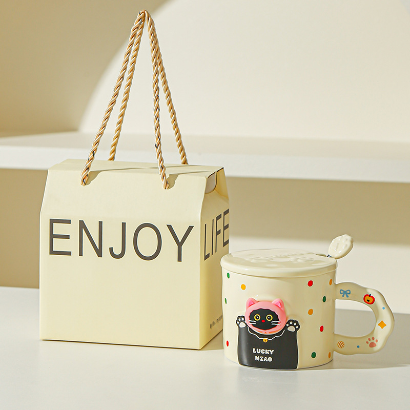 Cute gato taza de cerámica con cubierta cuchara taza de café taza de agua taza de pareja regalo de mano al por mayor alto valor facial
