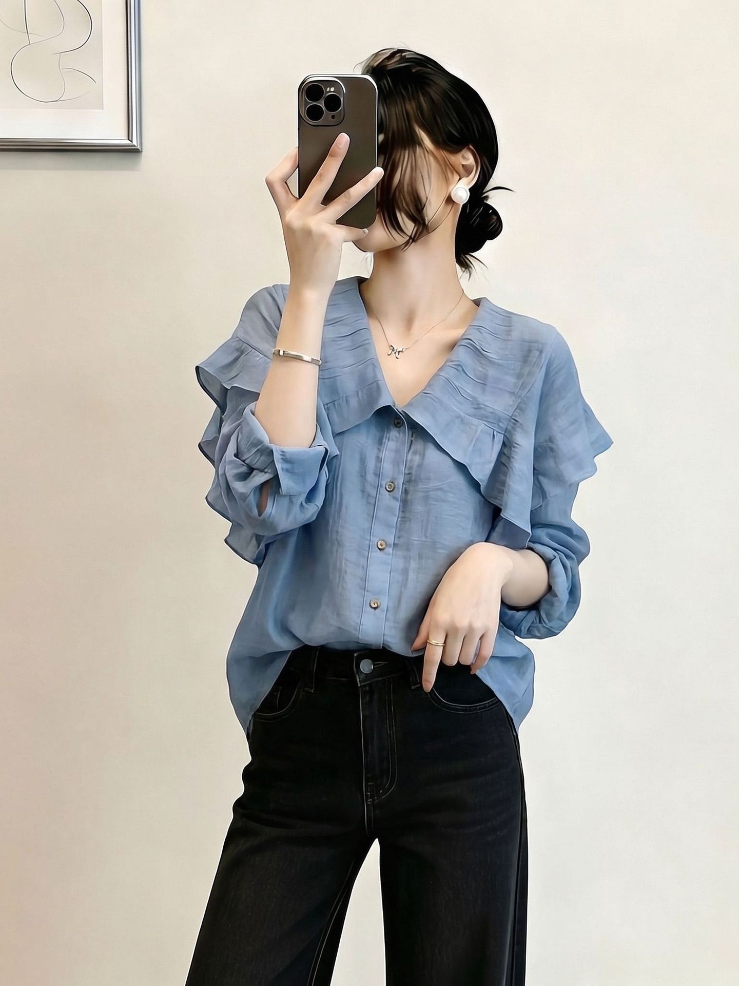 Áo sơ mi nữ dài tay mỏng nhẹ, phom thẳng vai, màu xanh dương – kiểu dáng mới mùa hè — xanh lam