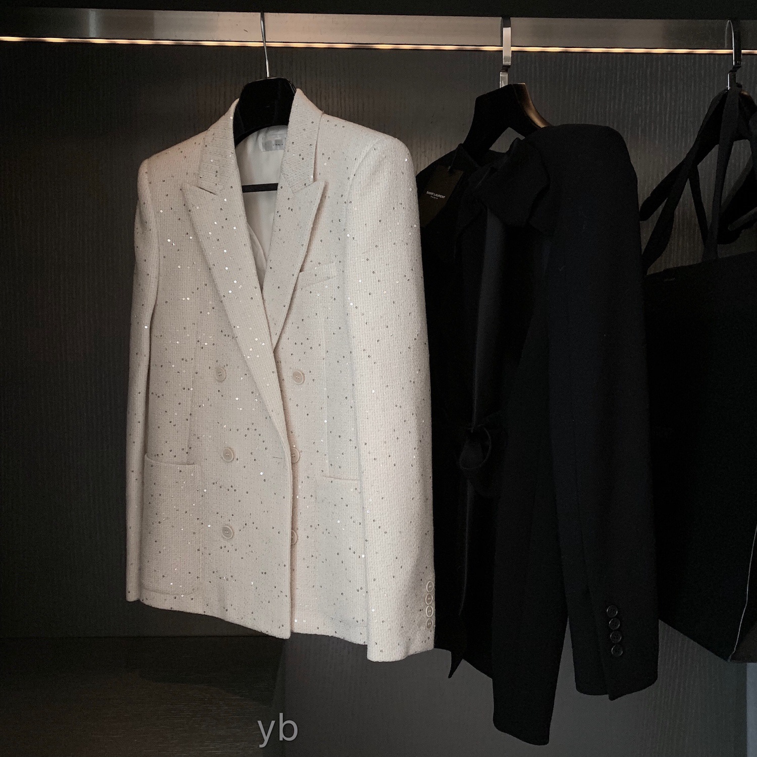 Trend capacious white woolen demi-season classic suit jacket