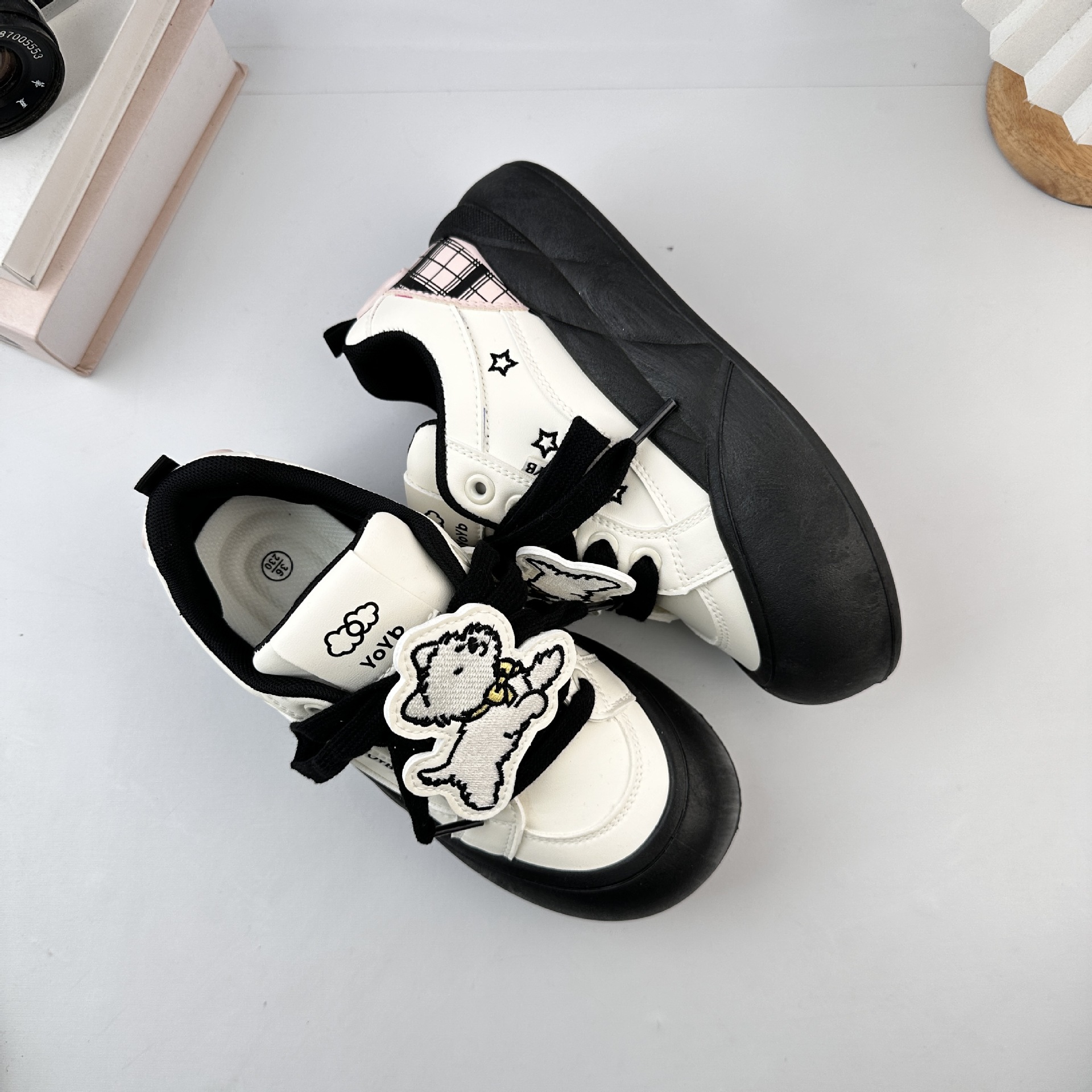 Yuanbo coreano zapatos de skate para mujeres 2025, nuevos zapatos de lona de soleas gruesas de otoño para mujeres nicho lindo zapatos de pan