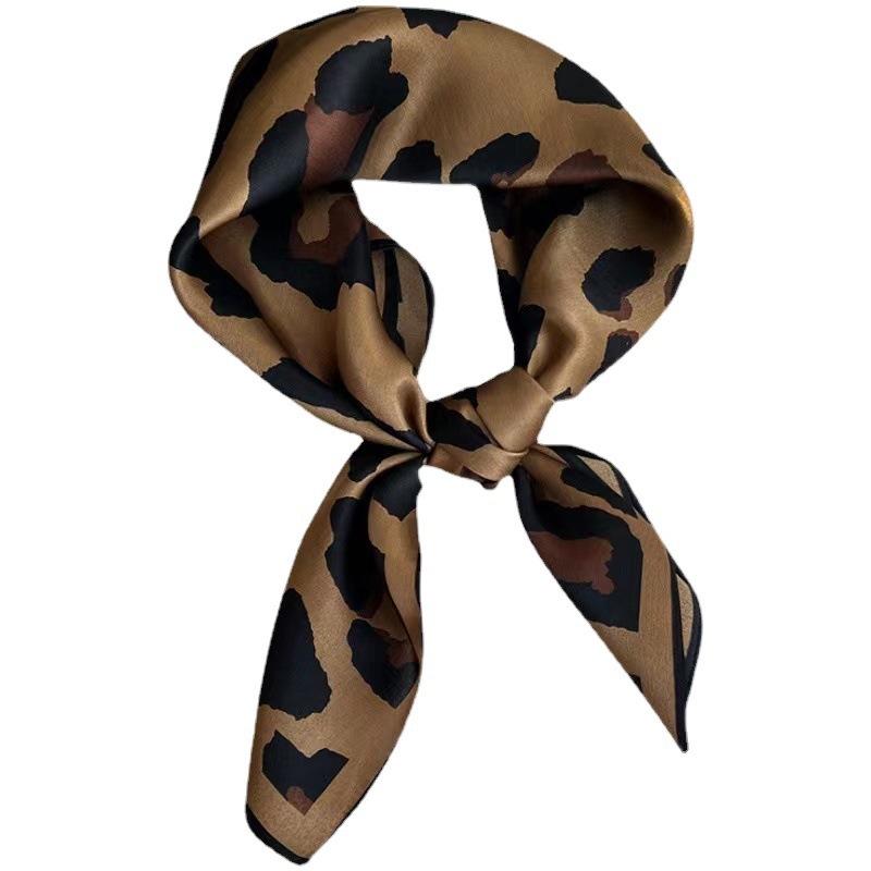 Nuevo estilo 70 bufanda cuadrada pequeña bufanda al por mayor bufanda de seda retro tridimensional letra impresa accesorios ropa profesional bufanda seda de imitación