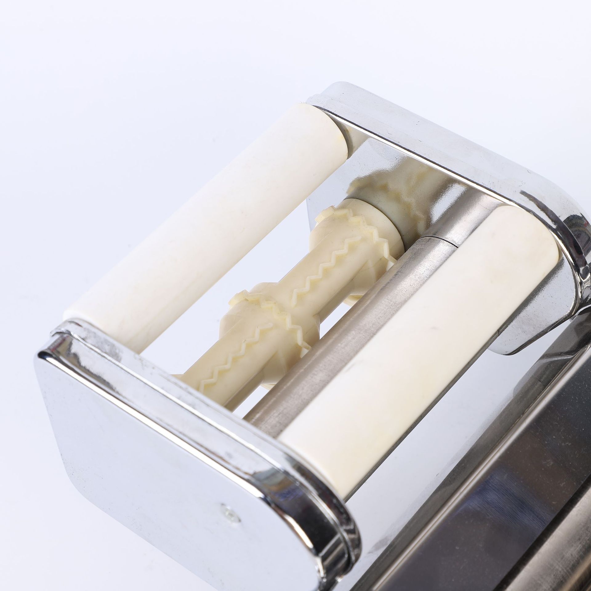 Productos de cocina de acero inoxidable prensa manual de fideos máquina de cocina de bolinillos máquina de enrollar la piel de fideos máquina de fideos doméstica manual