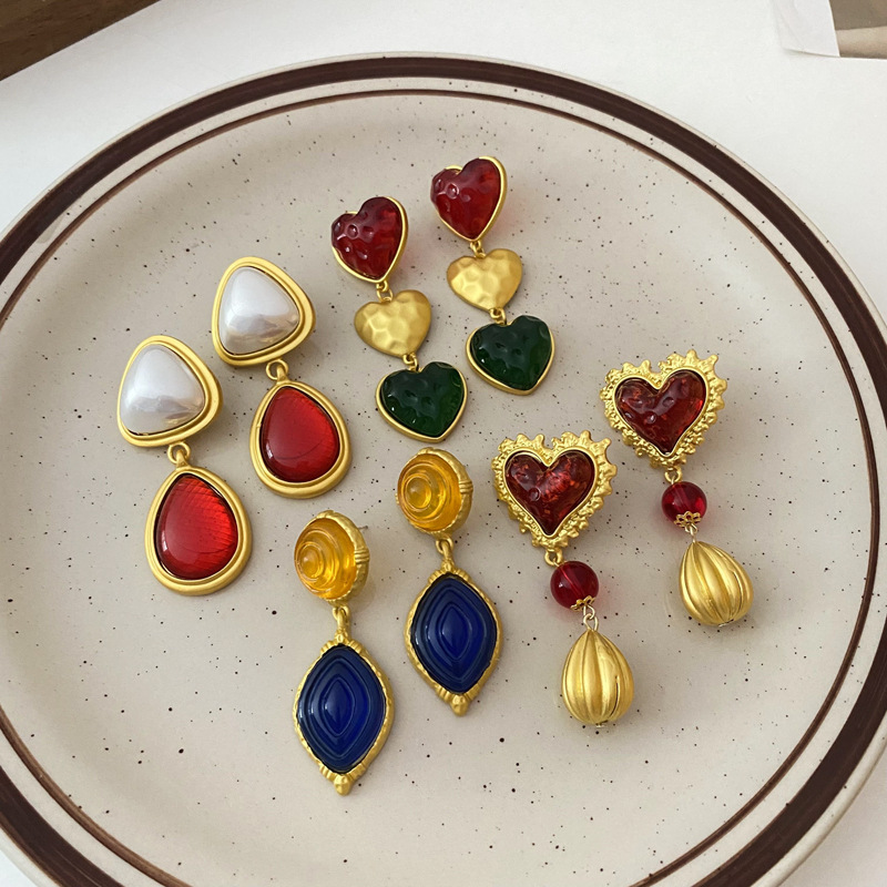 Retro Heart Shape Copper Plating Resin Earrings 1 Pair