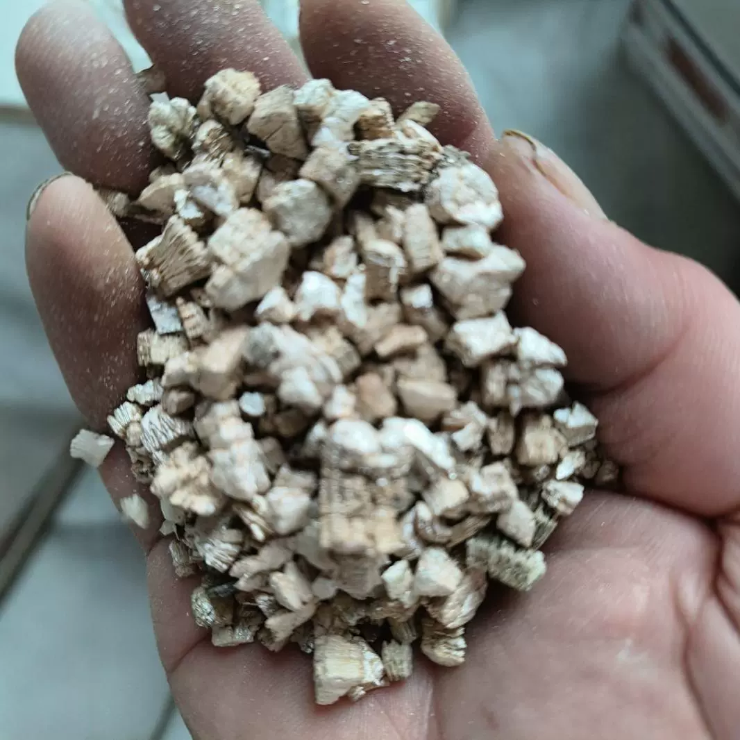 5-8膨胀白蛭石扦插育苗孵化建筑保温大颗粒5-8新疆银白蛭石