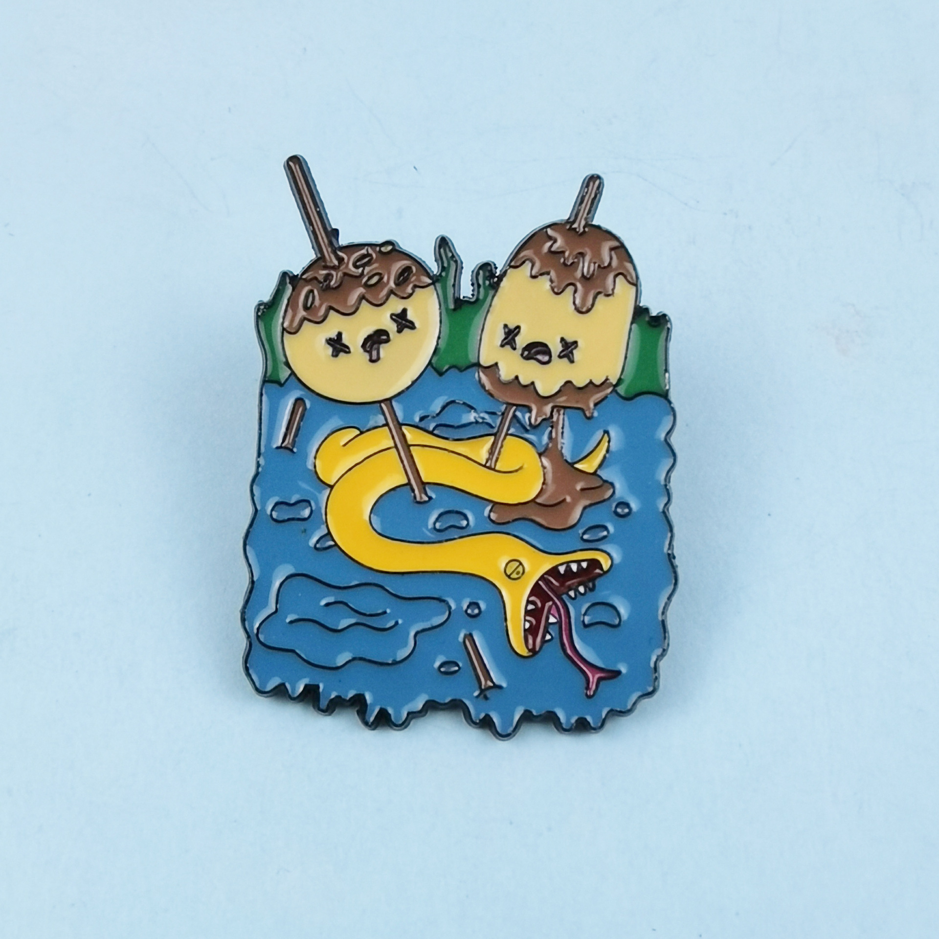 Broche de niña vampiro de dibujos animados creativo divertido bola serpiente aleación lindo bolso de todo fósforo accesorios de insignia transfronterizo