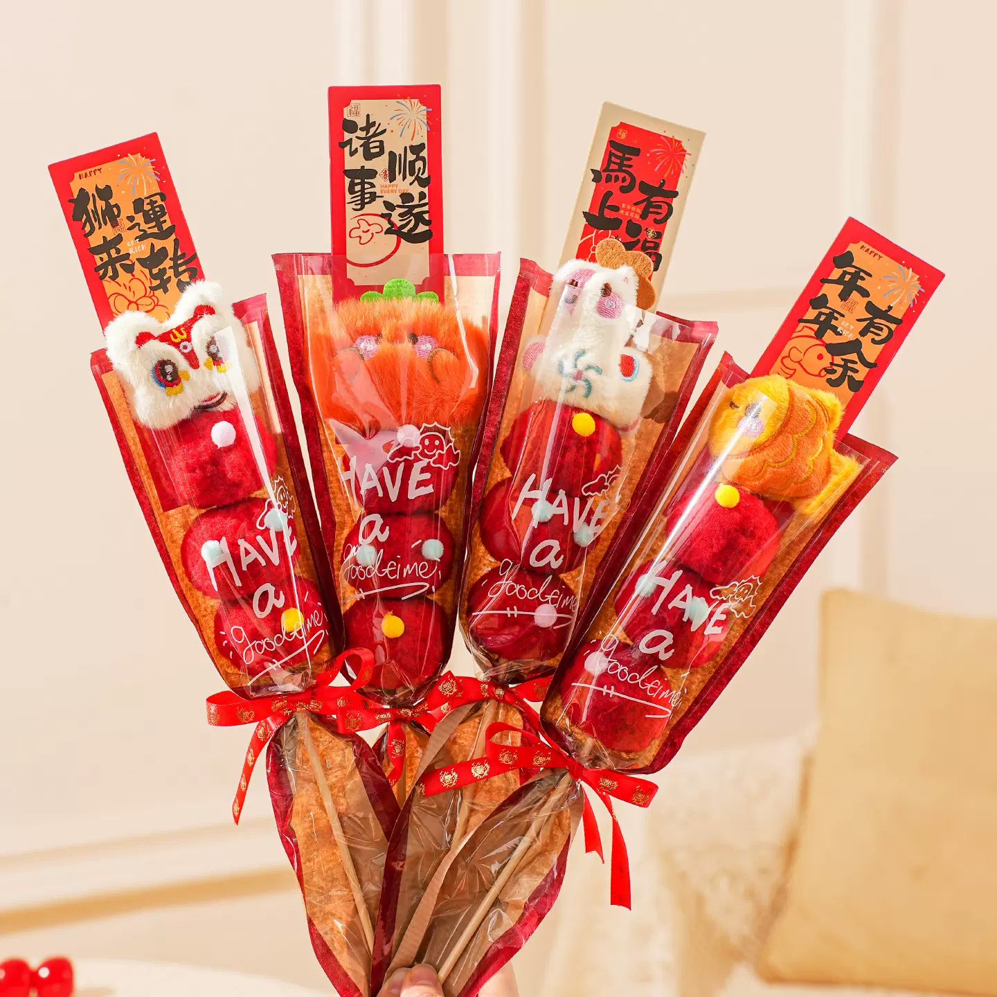 2026新年装饰糖葫芦毛绒抱抱桶过年春节装扮摆件元旦新年装饰批发