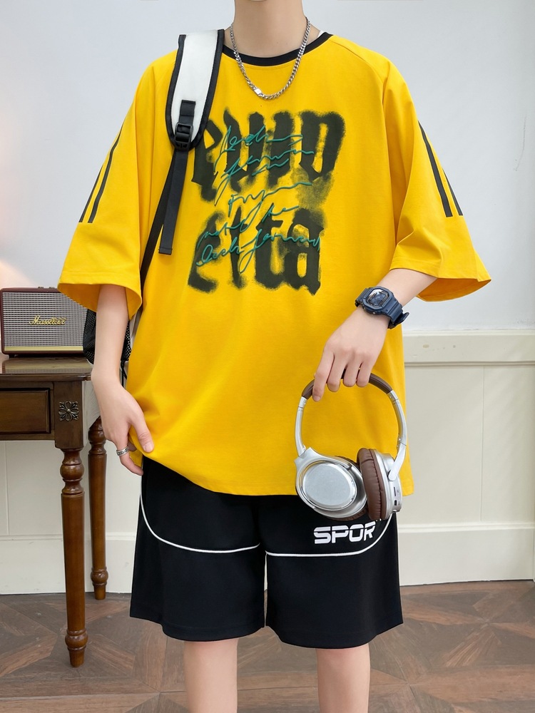 2025 verano nueva camiseta de cuello redondo suelta versátil conjunto juvenil diario hombre cinco puntos casuales corto delgado