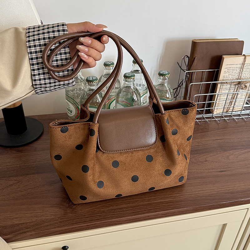 Korean-style niche polka dot tote bag for women, new autumn women's bag, versatile suede shoulder and underarm dumpling bag for commuting