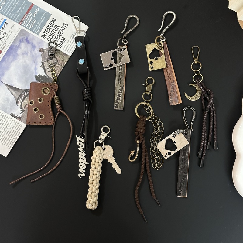 新しいクロスボーダーレトロ完成品ペンダント miu バッグペンダントアクセサリートランプ装飾キーホルダーペンダントストラップ|undefined