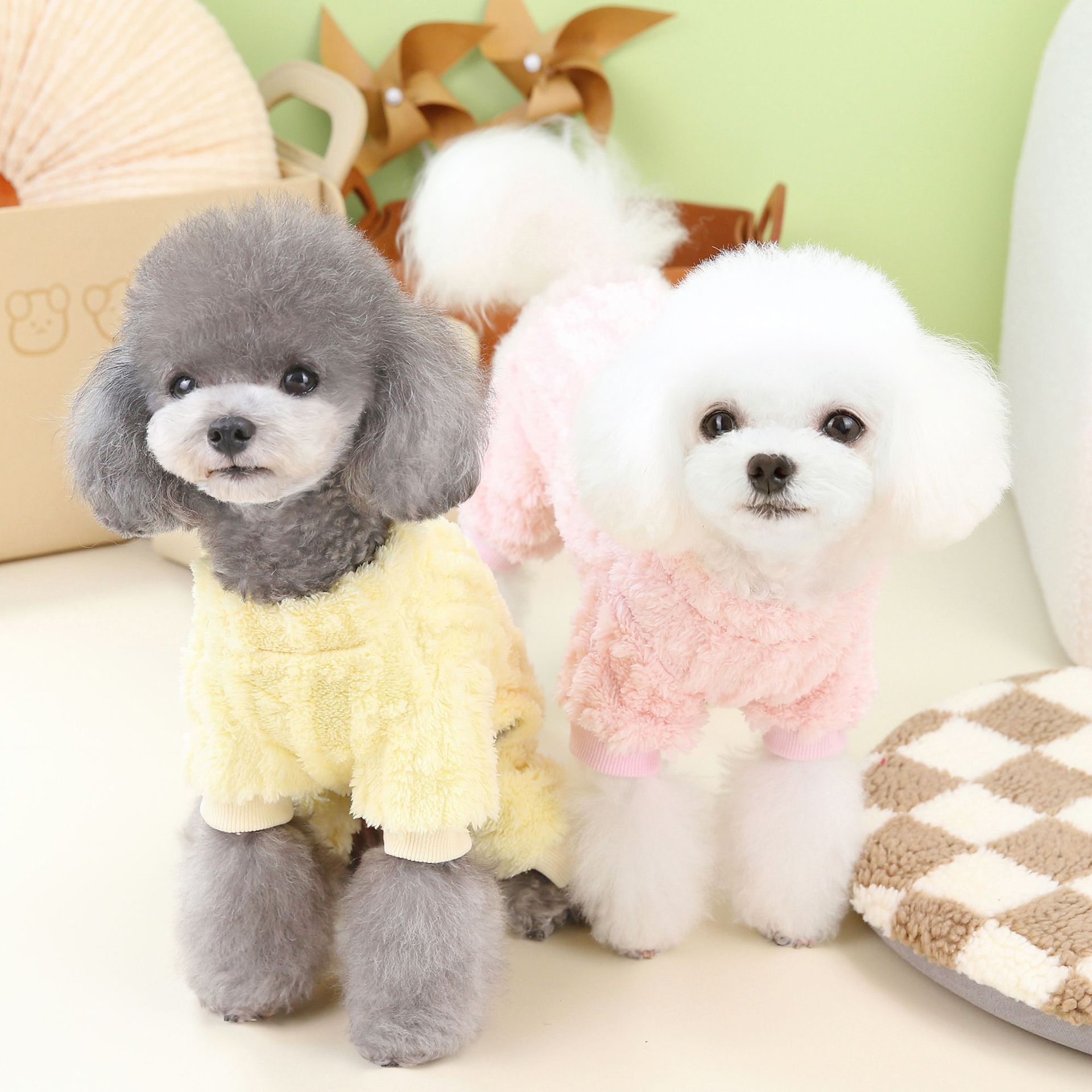 Ropa para mascotas ropa para perros Otoño e Invierno Teddy CAT ropa para mascotas con anillo de tracción 23 Bola de piel de cuatro patas ropa de terciopelo