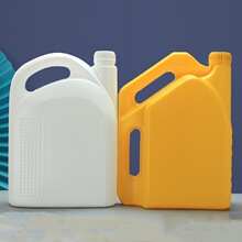 供应润滑机油瓶摩托车刹车机油壶 4000ml密封塑料瓶农化工塑料瓶