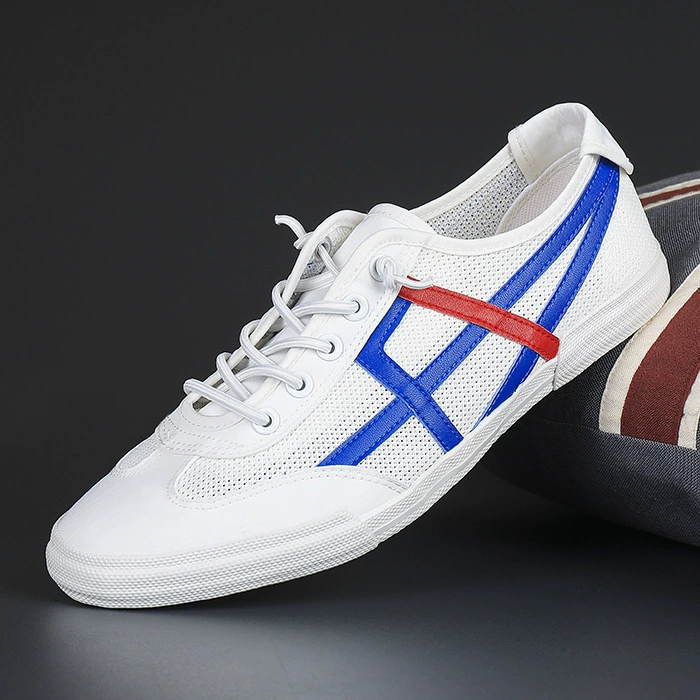 2024 новая мужская обувь весной летающая сетка простая белая обувь дикая дышащая мягкая подошва модная повседневная обувь на плоской подошве