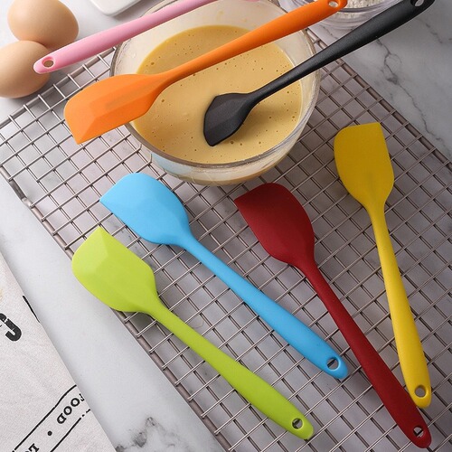 One-piece scraper kitchen baking tool small spatula cake cream spatula high-temperature resistant food-grade silicone scraper
