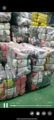 Б/у одежда продается килограммами и четко классифицируется. Одежда секонд-хенд поставляется напрямую с завода. В отрасли популярны толстовки без капюшонов.