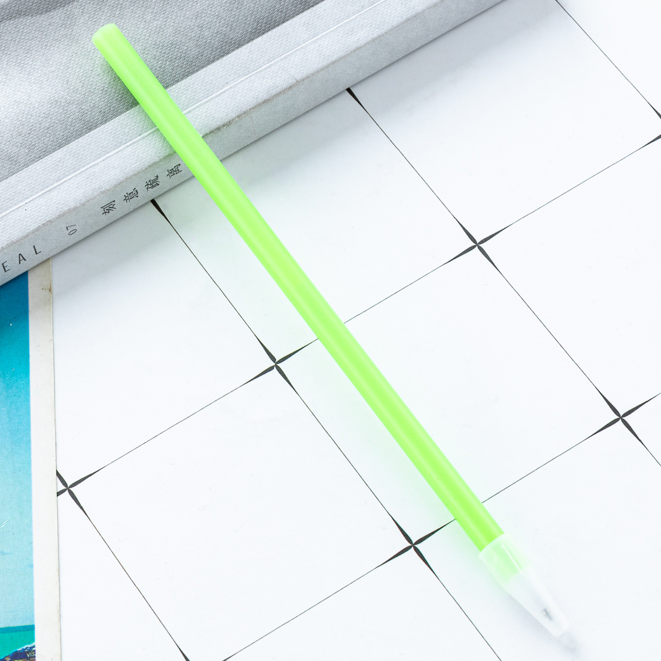 Bolígrafo de tubo de tracción de bricolaje, estuche de bolígrafo de plástico multicolor, bolígrafo simple aceitoso, bolígrafo de regalo publicitario con logotipo impreso