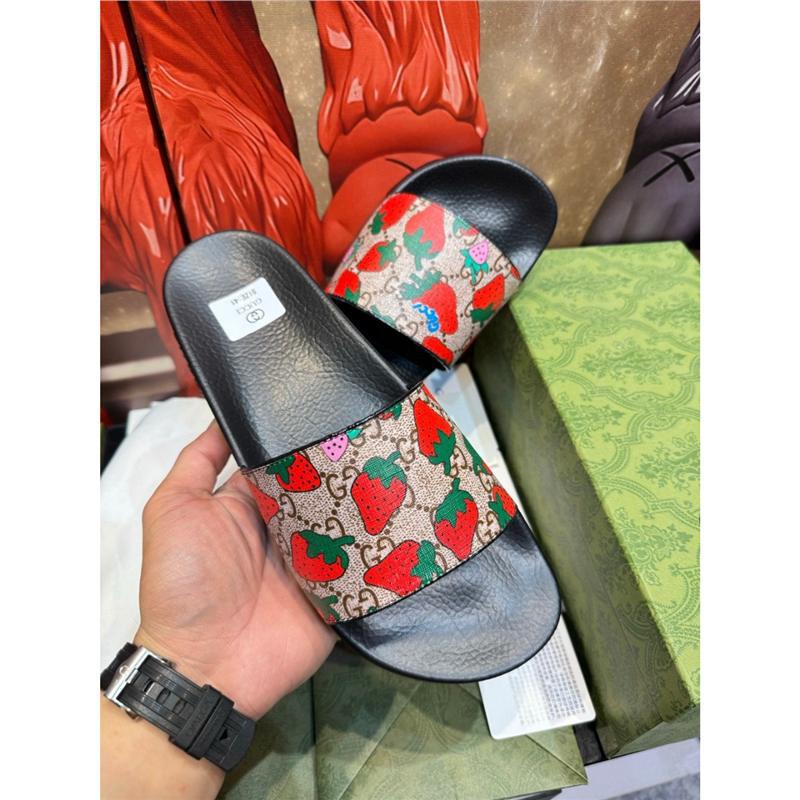 Zapatillas de pareja de moda europea y americana para hombres y mujeres, ropa exterior coreana, moda de personalidad universal, zapatillas frías caseras caseras ociosas.