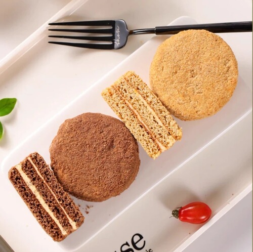 Russian-style mini smiley face tiramisu honey cream afternoon tea cake snack breakfast