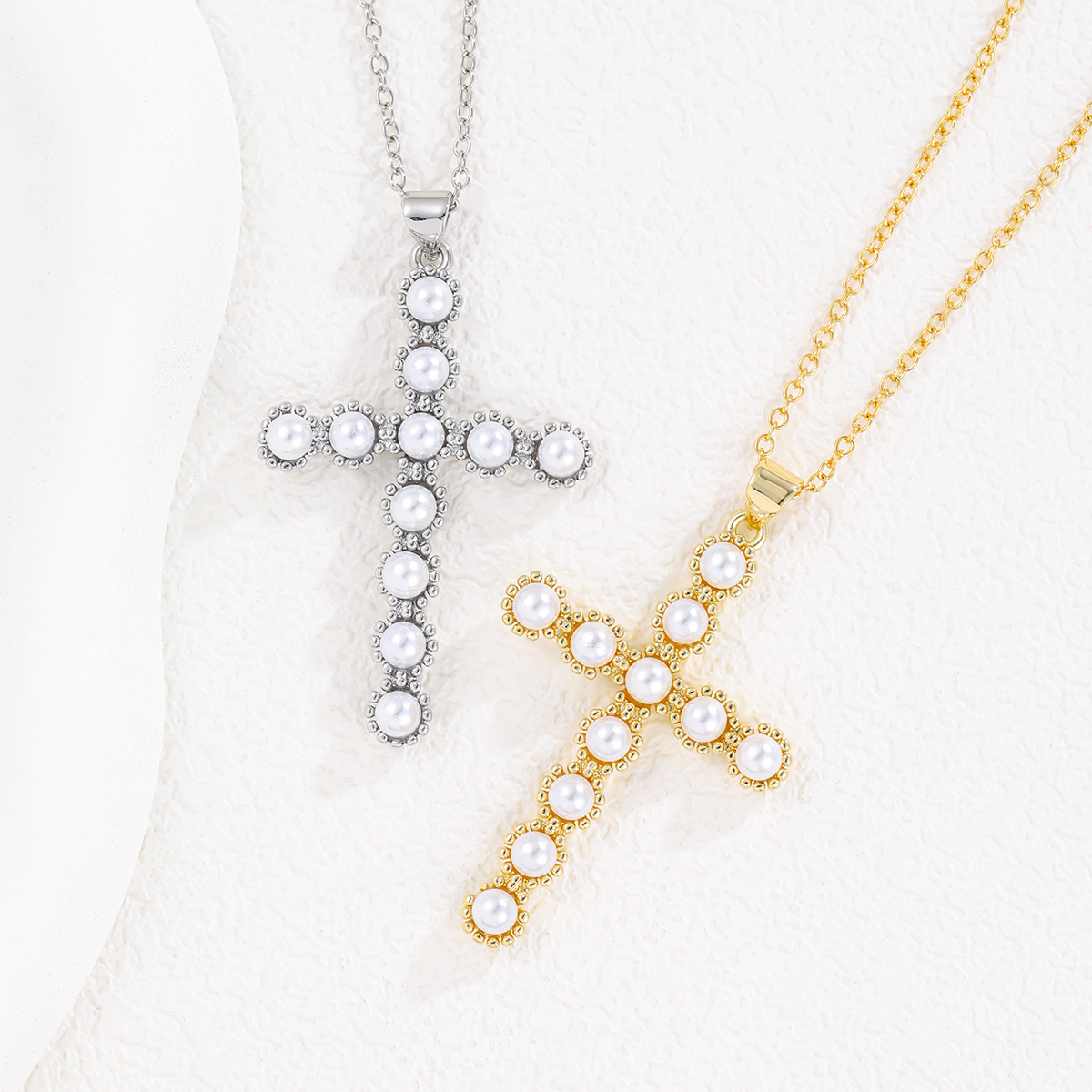 Transmisión en vivo transfronteriza venta caliente cobre chapado en oro real cruz con cuentas collar de diseño personalidad exquisita cadena de clavícula salvaje al por mayor