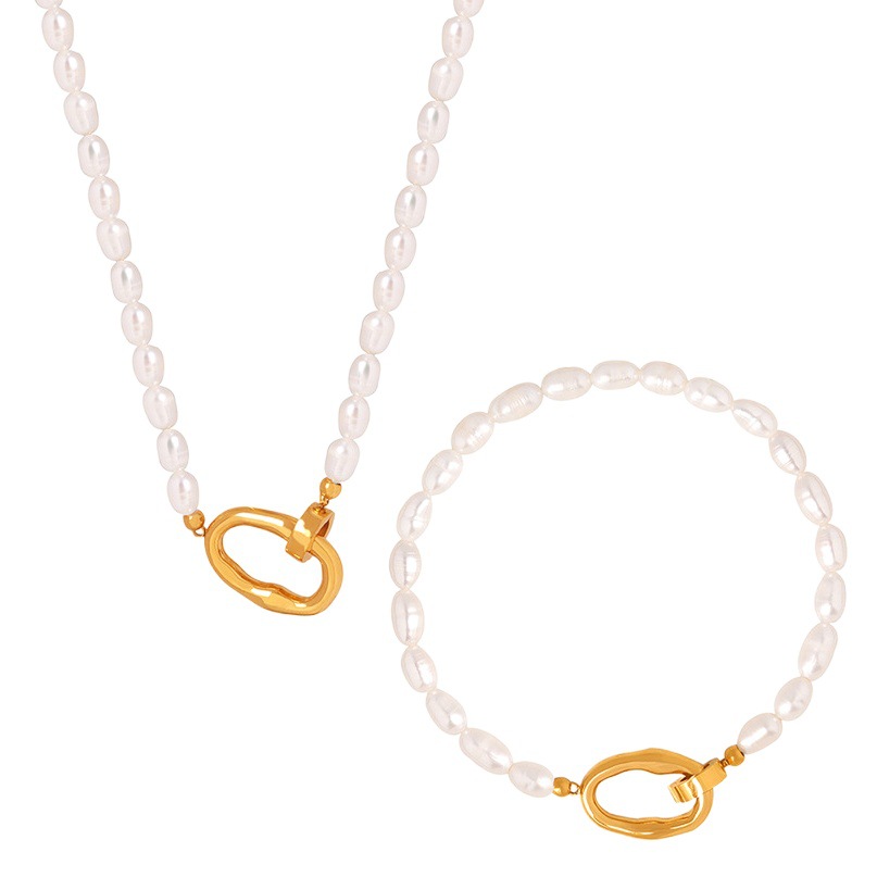 Cross-Border moda elegante temperamento de acero de titanio colgante collar de perlas de agua dulce pulsera traje de joyería Nueva joyería al por mayor