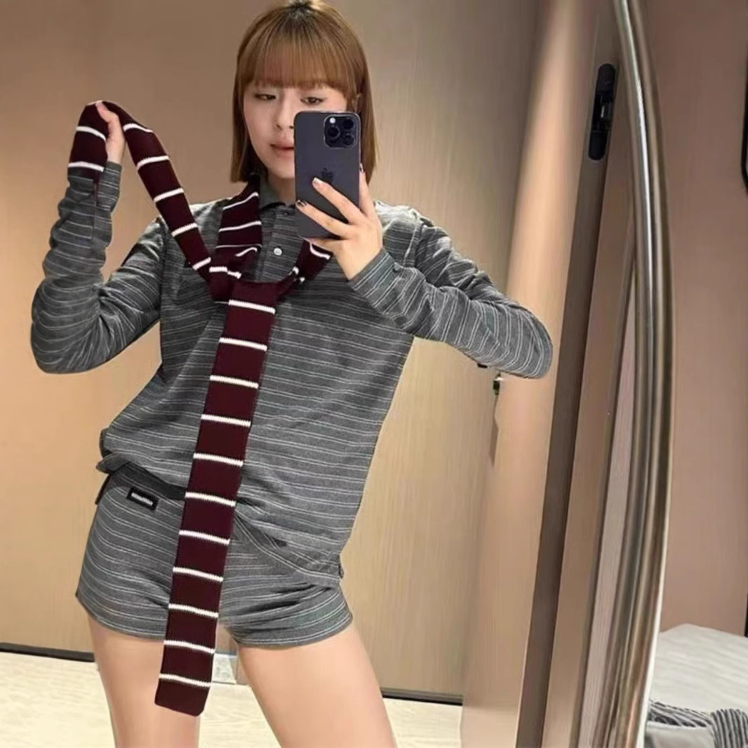 회색 줄무늬 옷깃이있는 재고 하이 세트 버전 25 이른 봄 스타 POLO 긴소매 바닥 셔츠