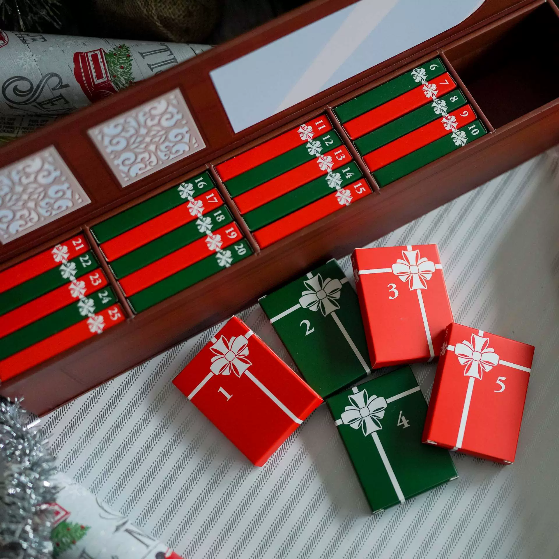 2024跨境爆款Mini Book Ornament Advent盲盒圣诞节惊喜厂家批发