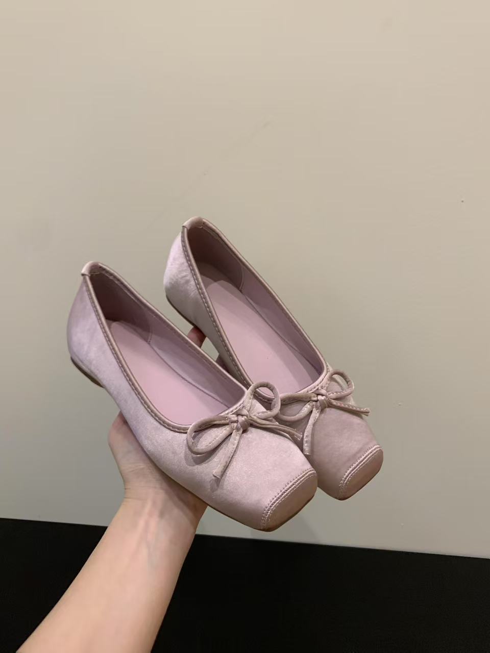 Aumento interno 3CM albaricoque suave zapatos de noche zapatos de mujer 2025 nuevos zapatos de ballet de satén rojo de primavera y verano