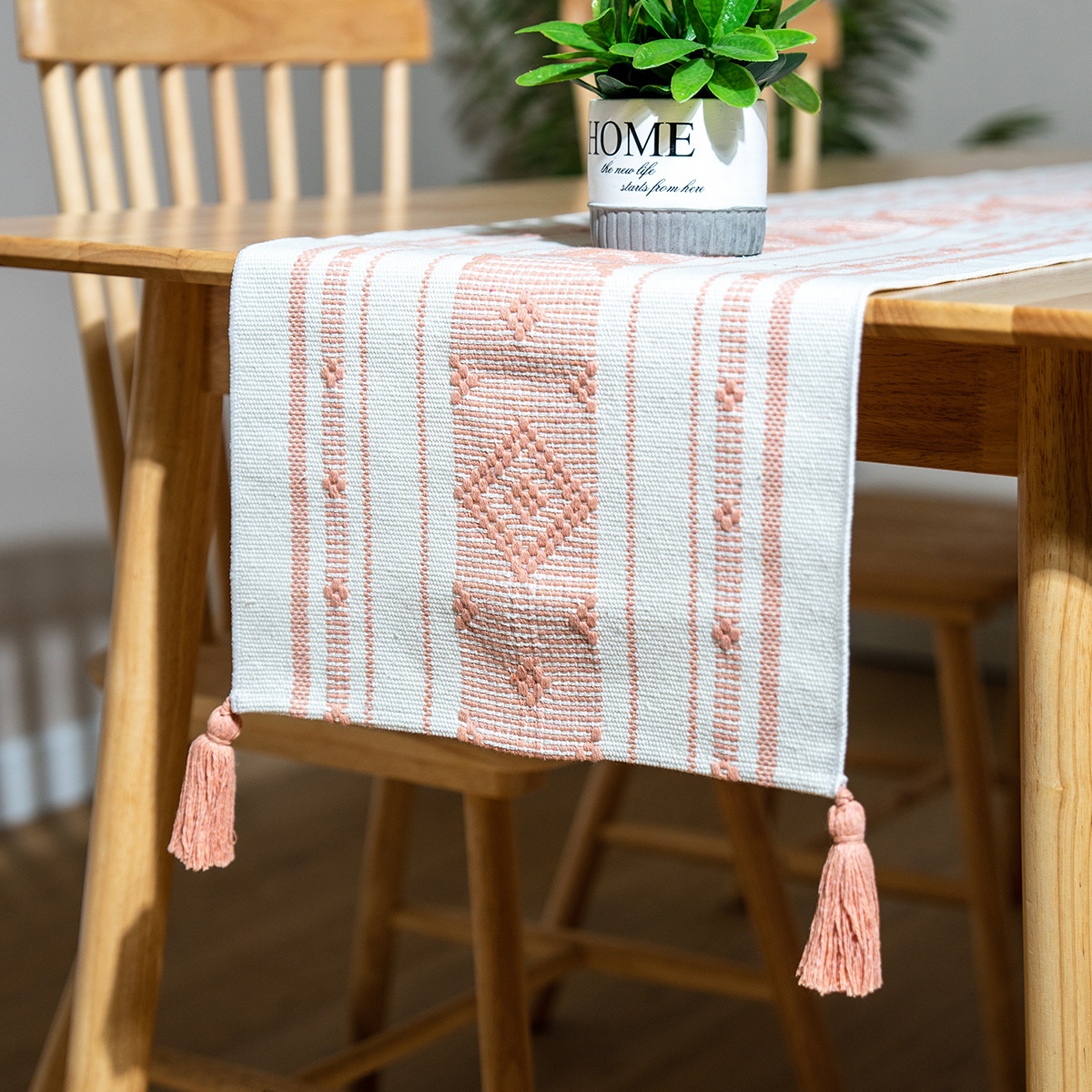 싱글 다이아몬드 펜던트 테이블 러너 - 미트 핑크