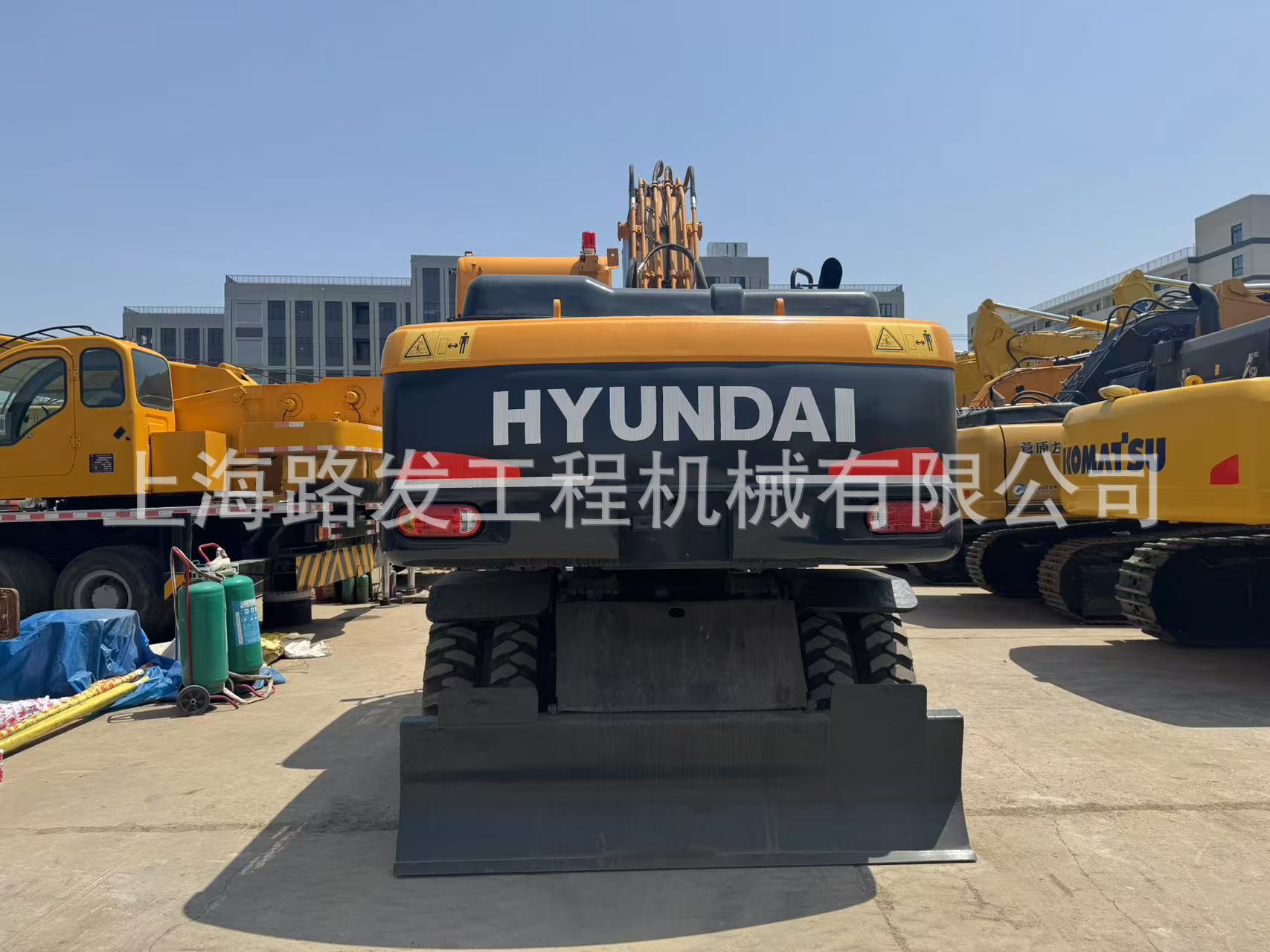 Inventario de Corea del Sur Hyundai 210 excavadoras de ruedas de segunda mano 89% nuevas excavadoras de ruedas de orugas image 5