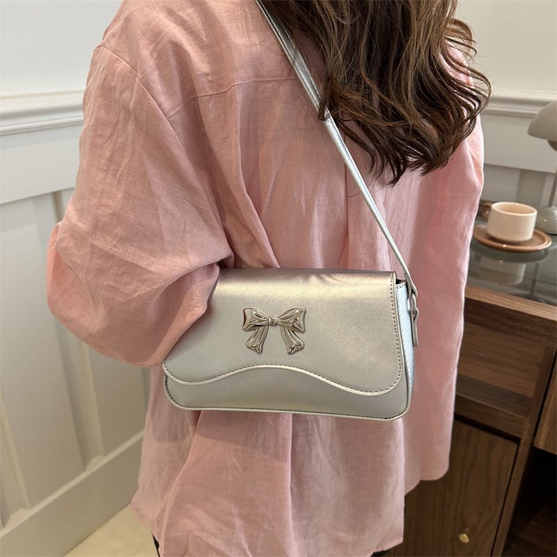 Este año popular bolso de arco para mujeres 2024 nuevo estilo extranjero primavera y verano mini bolso de cadena bolso de mochila