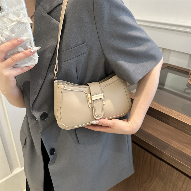 Bolsos de textura de alta calidad populares de nicho este año, bolsos de mujer retro simples, bolsos de hombro de viaje versátiles