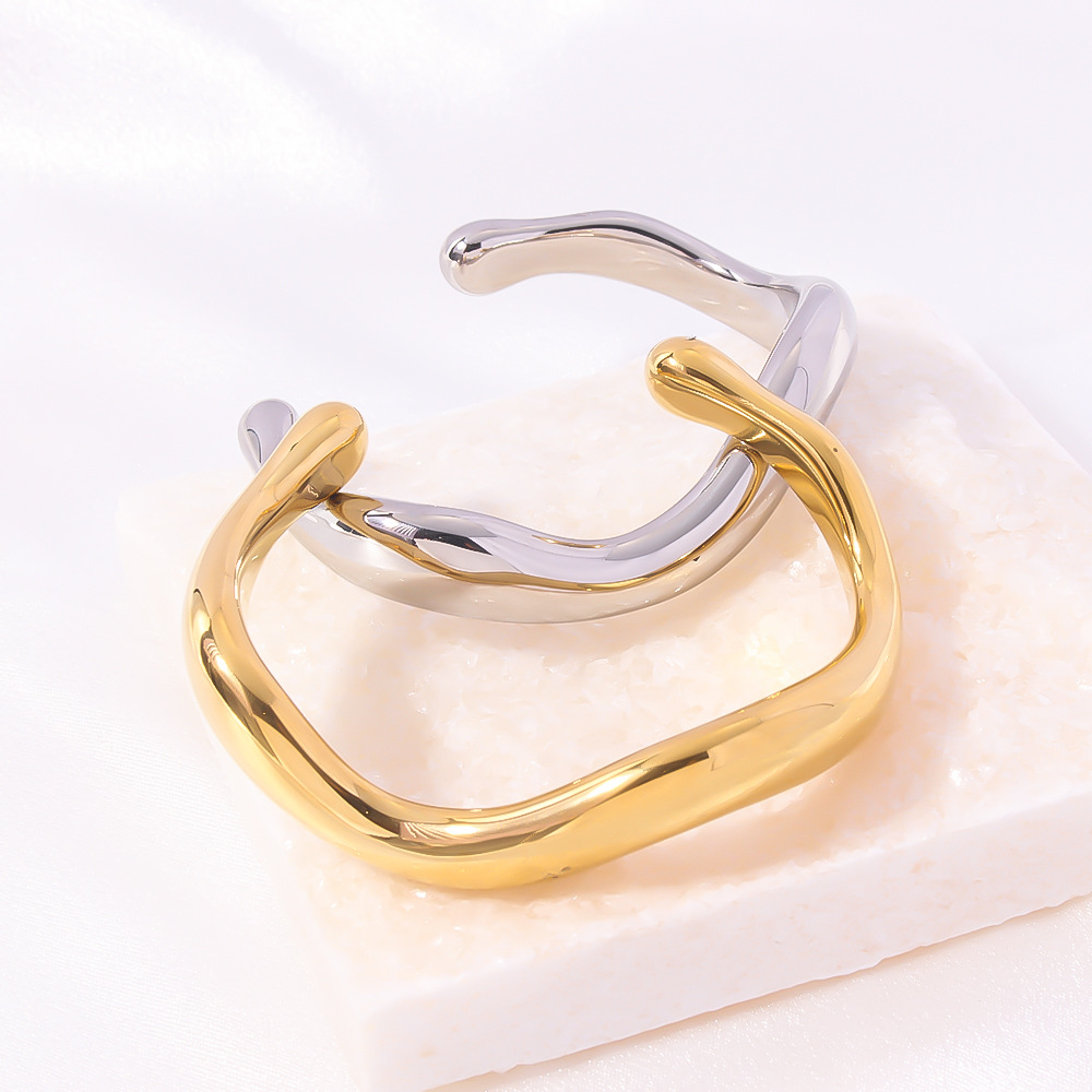Personalidad exagerada, diseño de nicho, apertura curva, Japón y Corea del Sur, pulsera de fundición de onda irregular brillante de la industria pesada 18K