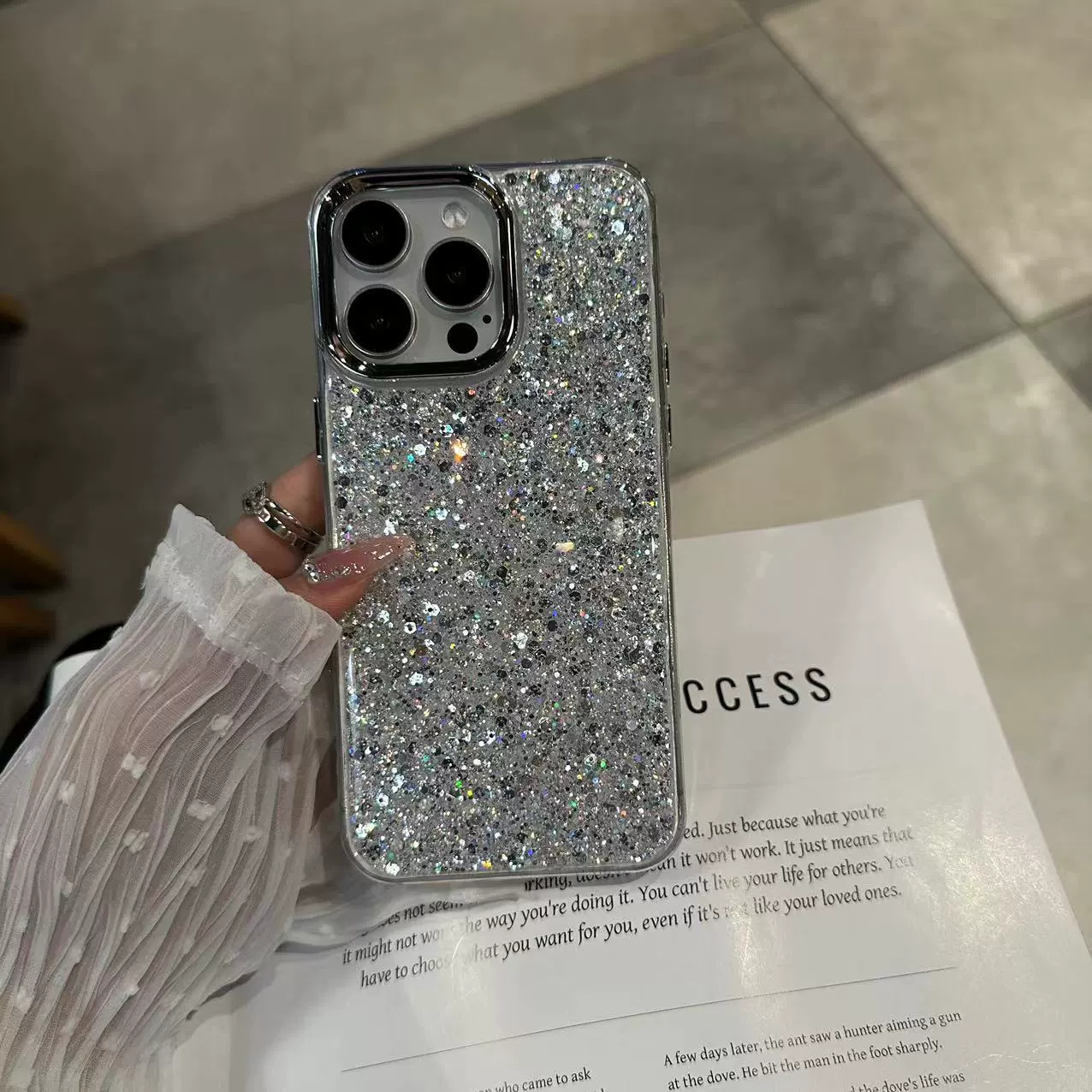 Чехол для телефона Apple iPhone 15 — электроникованный блестящий защитный чехол с люкс-блестками