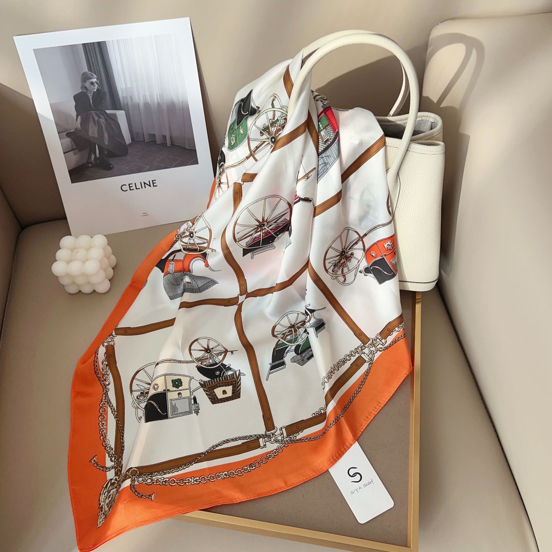Nueva moda europea y americana, bufanda cuadrada de nicho, tendencia, coche retro clásico, bufanda chic, regalo de mujer de todo fósforo