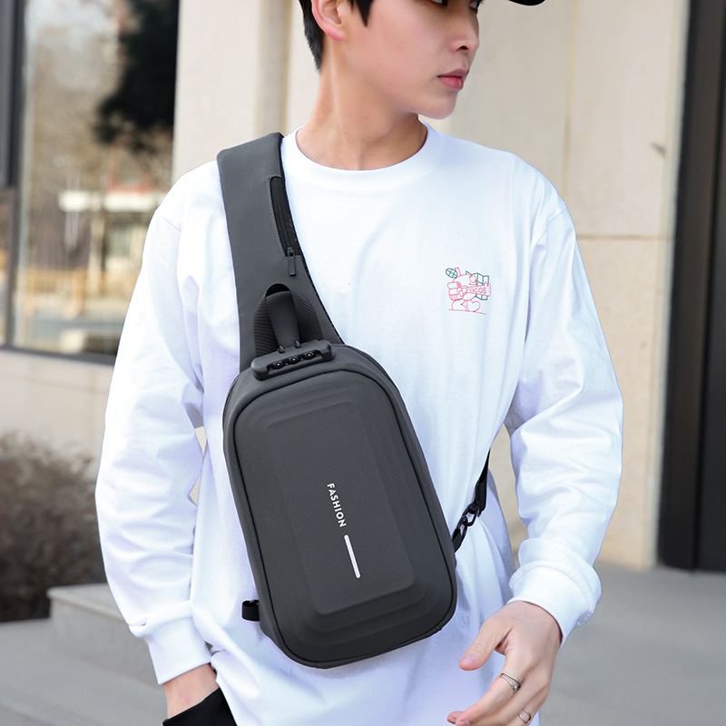 新款斜挎包 跨境男女胸包压壳包休闲腰包大容量密码锁男士斜跨包