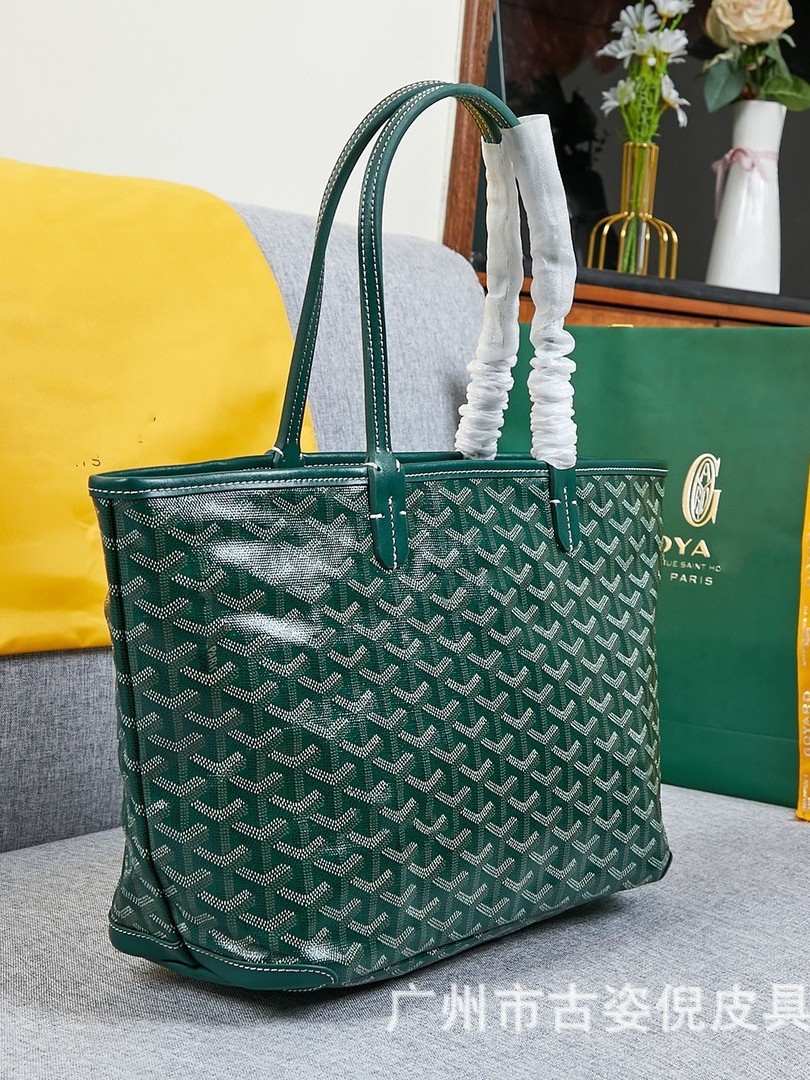 Leather shopping bag with zipper