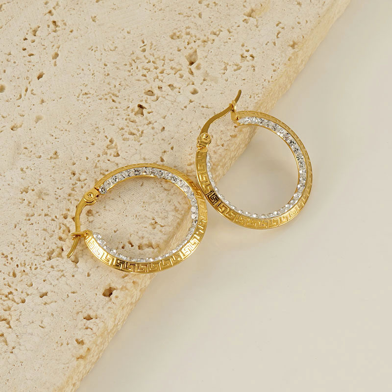 Europa y América nuevo retro Gran Muralla patrón rhinestone pendientes de las mujeres ronda hebilla pendientes de oro de acero inoxidable joyería del oído venta al por mayor